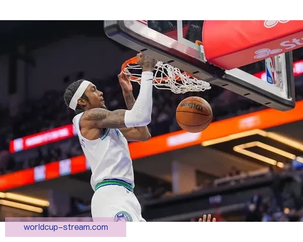 比塔泽恶犯遭驱逐 丹尼尔斯为队友出头吃T 引发场上冲突 比塔泽恶犯遭驱逐 丹尼尔斯为队友出头吃T 引发场上冲突